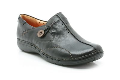 Black Leather Un Loop Slip On Shoe